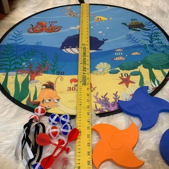 Children’s darts game. Foldable for storage - Picture 2 of 6
